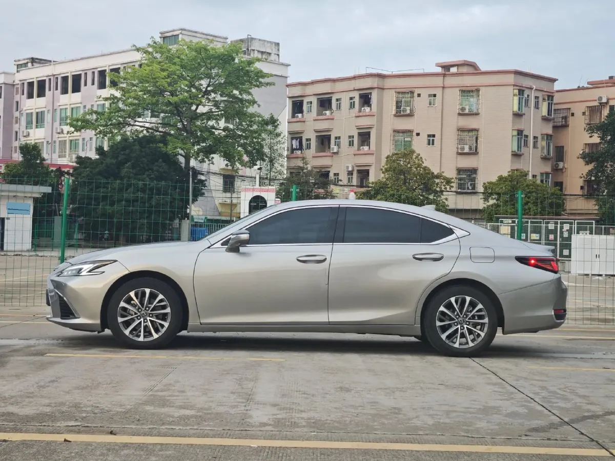 2025 Lexus ES 2.0L 173HP L4 CVT,autocango,china used car exporter,china ev exporter,chinese used car exporter,chinese used ev exporter