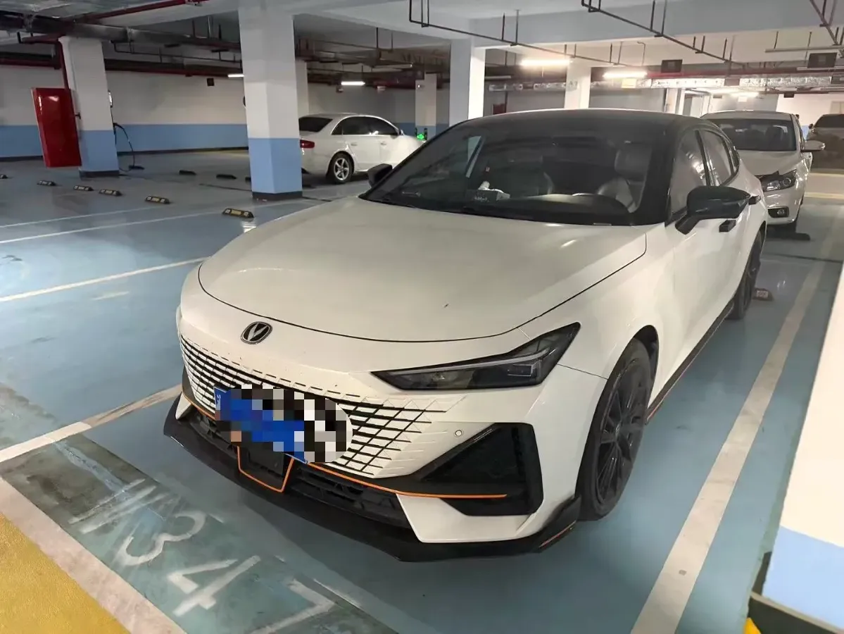 2022 ChangAn UNI-V 1.5T 188HP L4 7DCT,autocango,china used car exporter,china ev exporter,chinese used car exporter,chinese used ev exporter