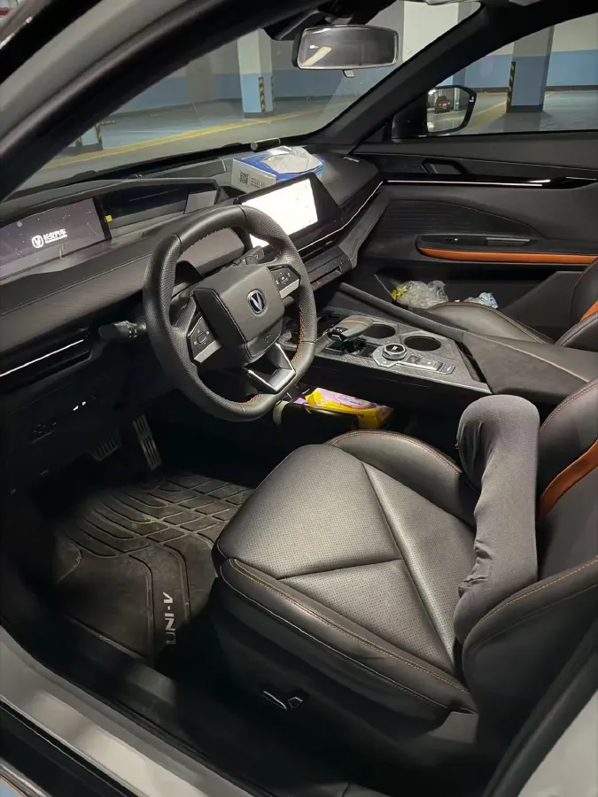 2022 ChangAn UNI-V 1.5T 188HP L4 7DCT,autocango,china used car exporter,china ev exporter,chinese used car exporter,chinese used ev exporter