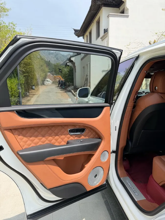2022 Bentley Bentayga 4.0T 550HP V8 8AT,autocango,china used car exporter,china ev exporter,chinese used car exporter,chinese used ev exporter