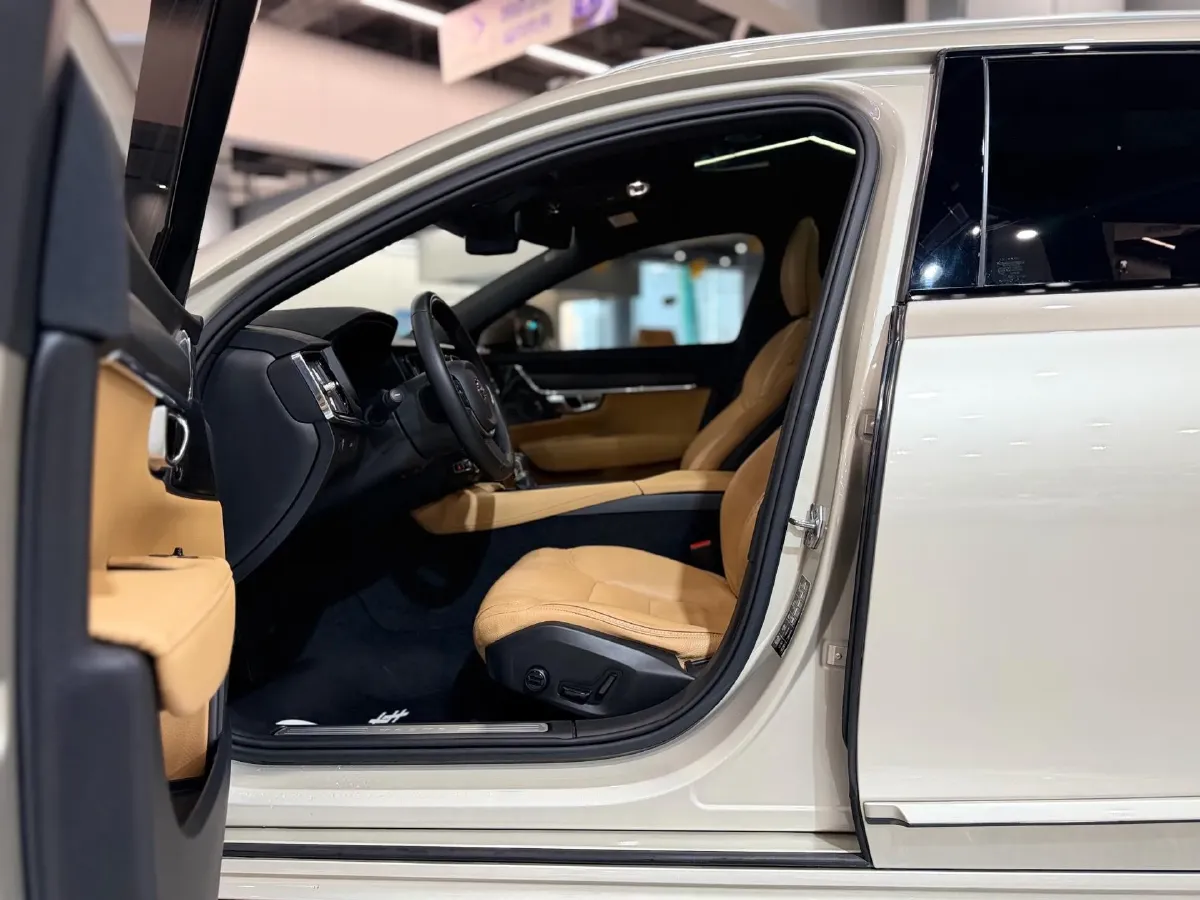 2019 Volvo V90 2.0T 254HP L4 8AT,autocango,china used car exporter,china ev exporter,chinese used car exporter,chinese used ev exporter