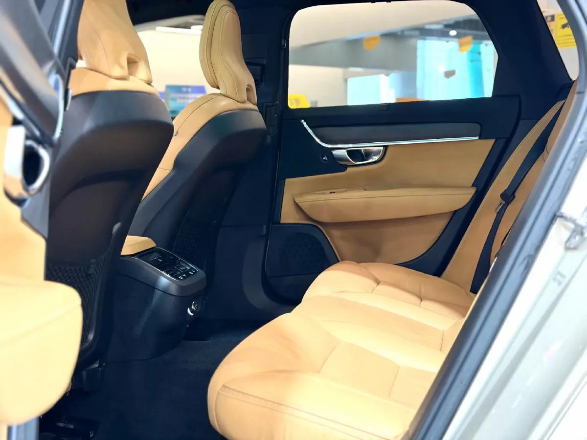 2019 Volvo V90 2.0T 254HP L4 8AT,autocango,china used car exporter,china ev exporter,chinese used car exporter,chinese used ev exporter