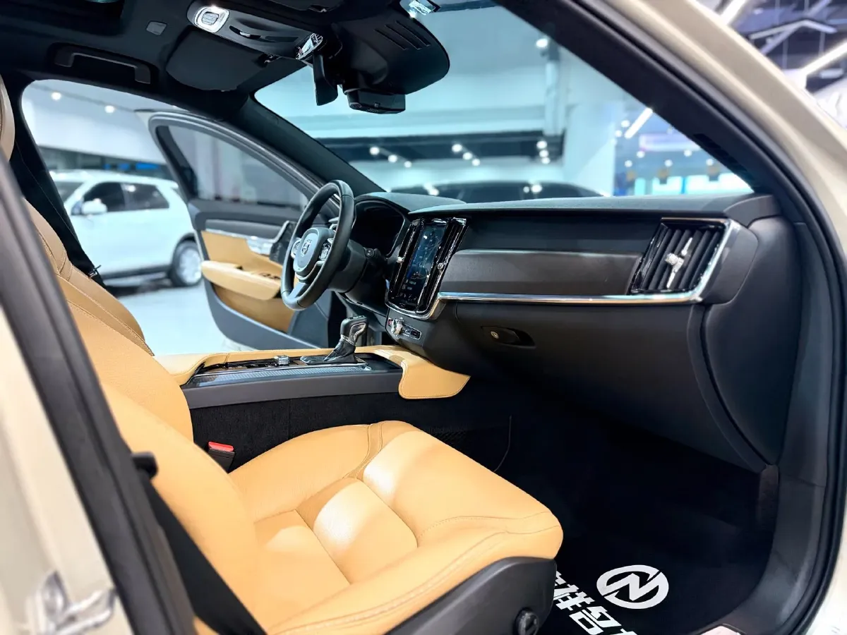 2019 Volvo V90 2.0T 254HP L4 8AT,autocango,china used car exporter,china ev exporter,chinese used car exporter,chinese used ev exporter