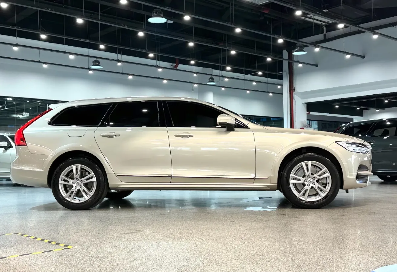 2019 Volvo V90 2.0T 254HP L4 8AT,autocango,china used car exporter,china ev exporter,chinese used car exporter,chinese used ev exporter