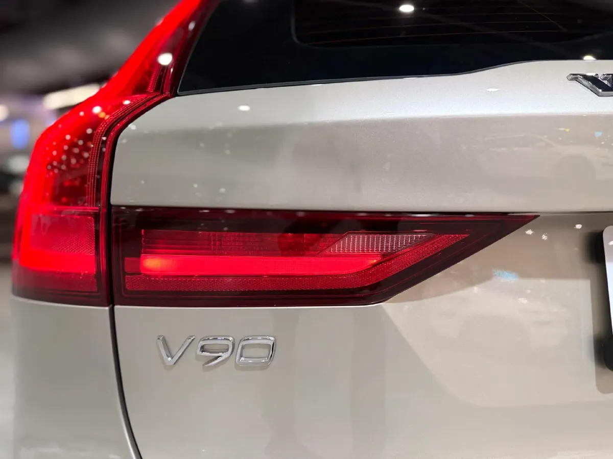 2019 Volvo V90 2.0T 254HP L4 8AT,autocango,china used car exporter,china ev exporter,chinese used car exporter,chinese used ev exporter