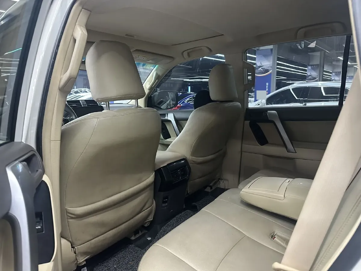 2017 YuTong T7 6.0L 316HP V8 6AT,autocango,china used car exporter,china ev exporter,chinese used car exporter,chinese used ev exporter