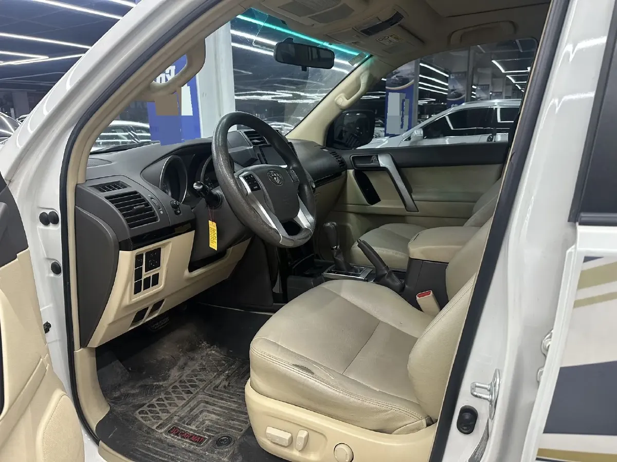 2017 YuTong T7 6.0L 316HP V8 6AT,autocango,china used car exporter,china ev exporter,chinese used car exporter,chinese used ev exporter