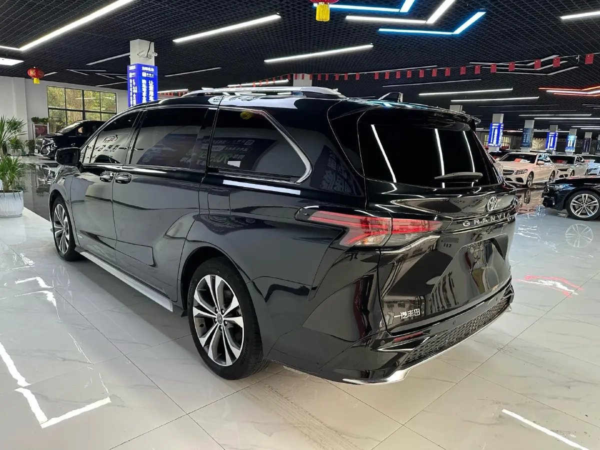 2023 Toyota Granvia 2.5L 189HP L4 E-CVT Hybrid,autocango,china used car exporter,china ev exporter,chinese used car exporter,chinese used ev exporter