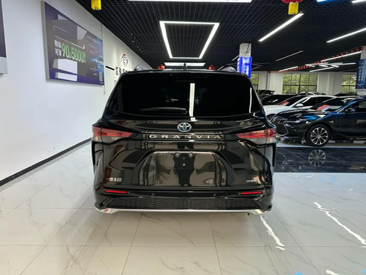 2023 Toyota Granvia 2.5L 189HP L4 E-CVT Hybrid,autocango,china used car exporter,china ev exporter,chinese used car exporter,chinese used ev exporter