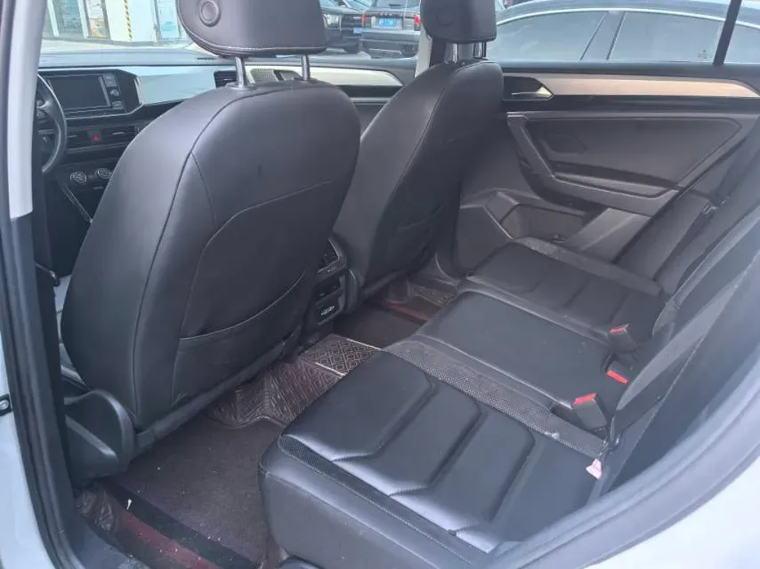 2019 Jeep Cherokee 2.0T 234HP L4 9AT,autocango,china used car exporter,china ev exporter,chinese used car exporter,chinese used ev exporter