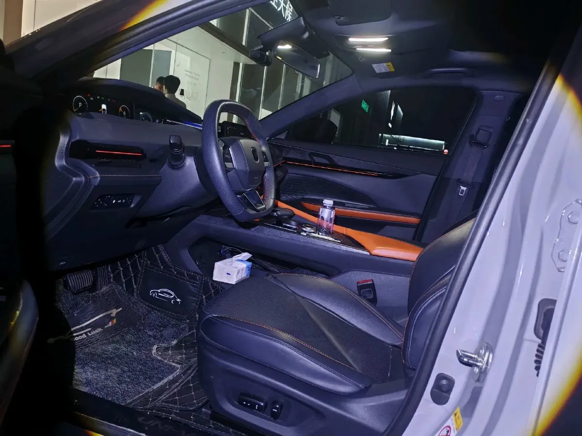 2023 ChangAn UNI-V iDD 1.5T 170HP L4 6TCT PHEV 18.4KWH,autocango,china used car exporter,china ev exporter,chinese used car exporter,chinese used ev exporter