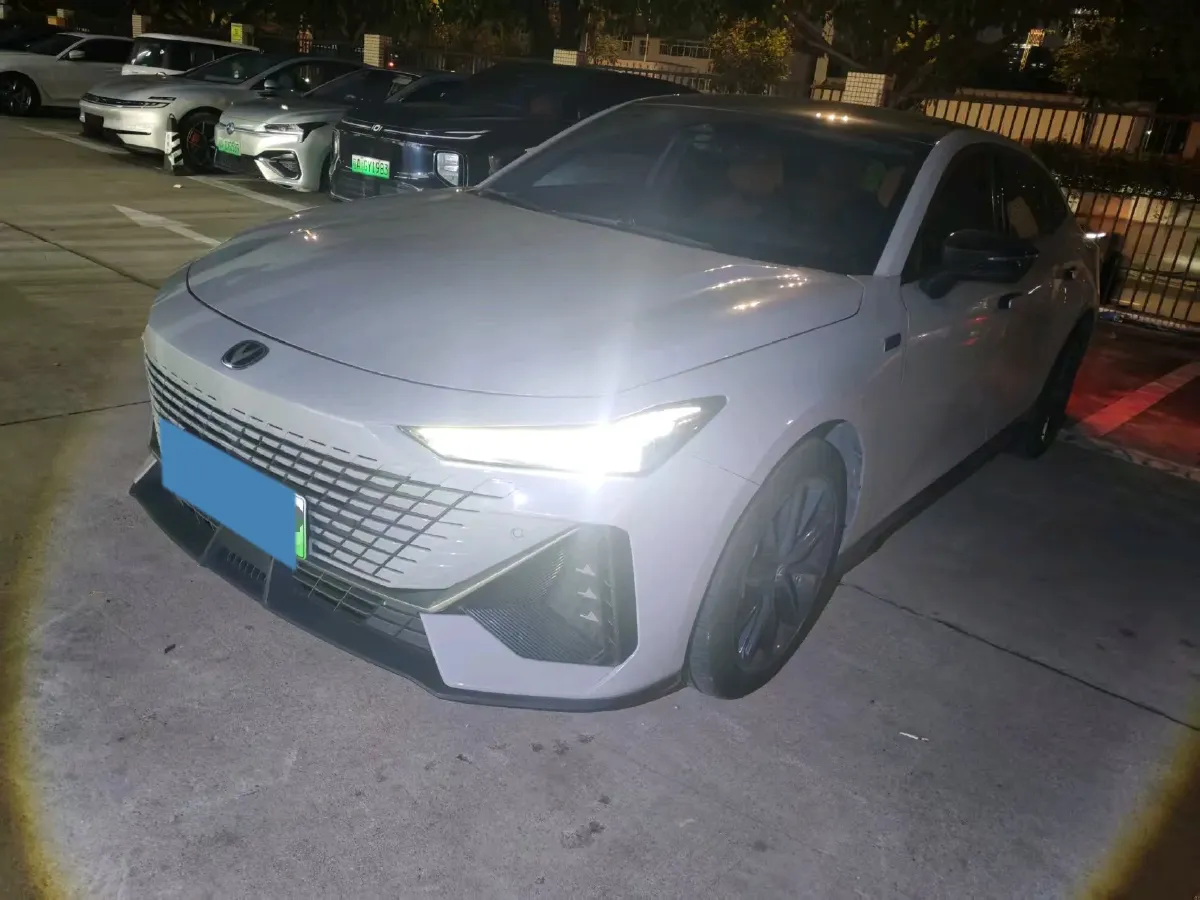 2023 ChangAn UNI-V iDD 1.5T 170HP L4 6TCT PHEV 18.4KWH,autocango,china used car exporter,china ev exporter,chinese used car exporter,chinese used ev exporter