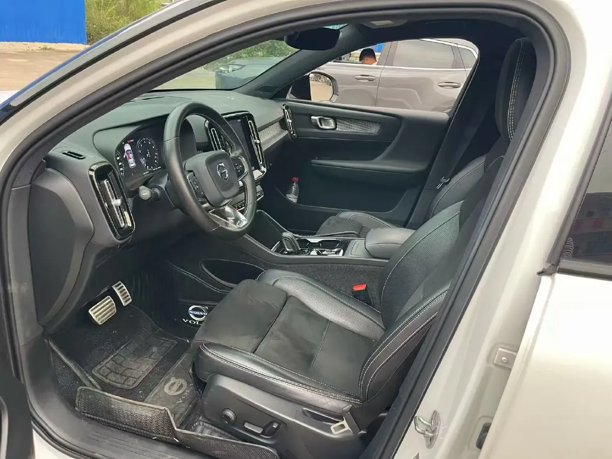 2020 Volvo XC40 1.5T 163HP L3 8AT,autocango,china used car exporter,china ev exporter,chinese used car exporter,chinese used ev exporter