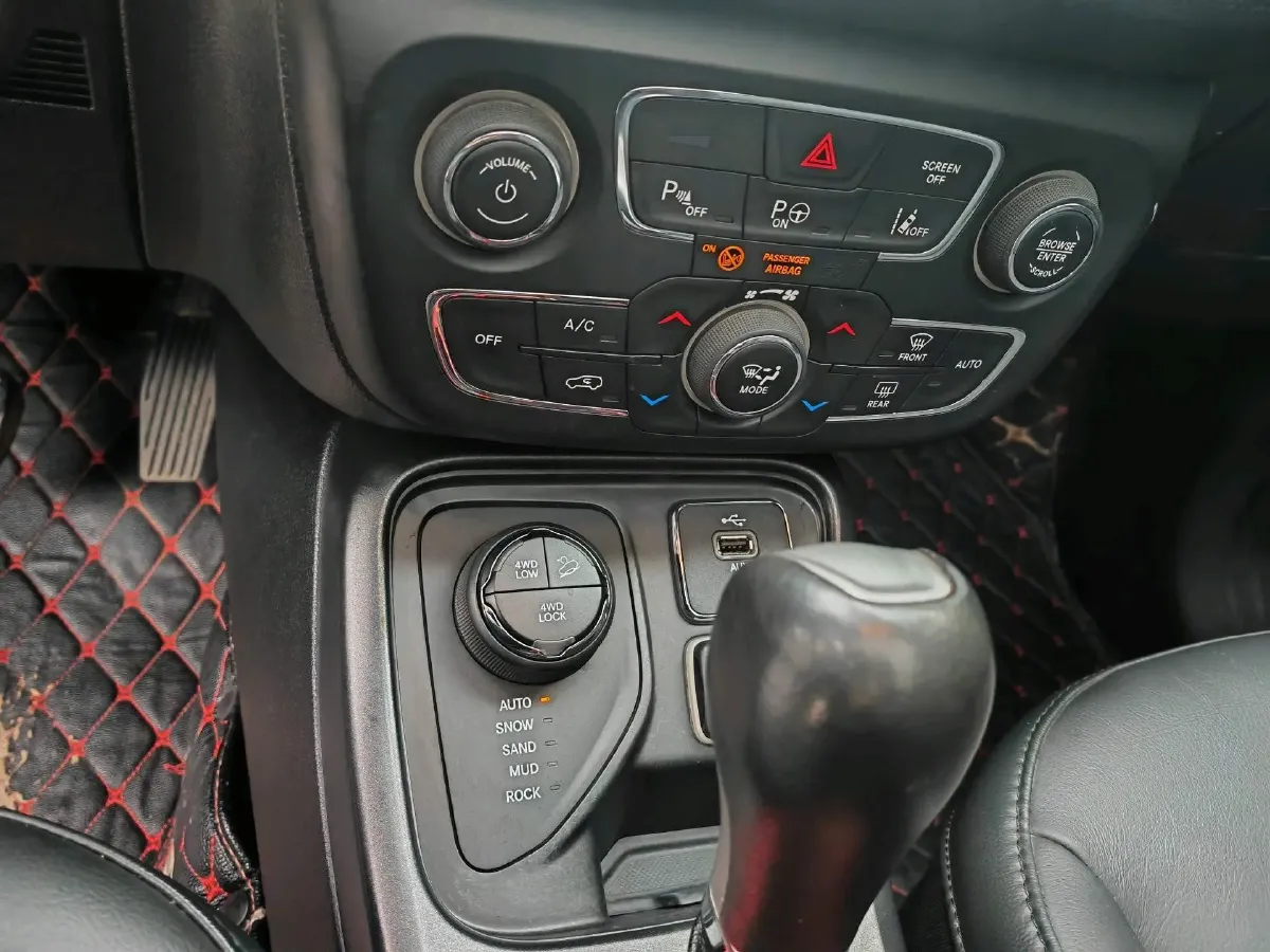 2017 Jeep Compass 2.4L 175HP L4 9AT,autocango,china used car exporter,china ev exporter,chinese used car exporter,chinese used ev exporter