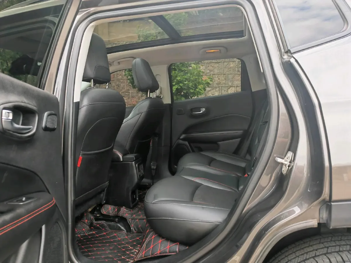 2017 Jeep Compass 2.4L 175HP L4 9AT,autocango,china used car exporter,china ev exporter,chinese used car exporter,chinese used ev exporter