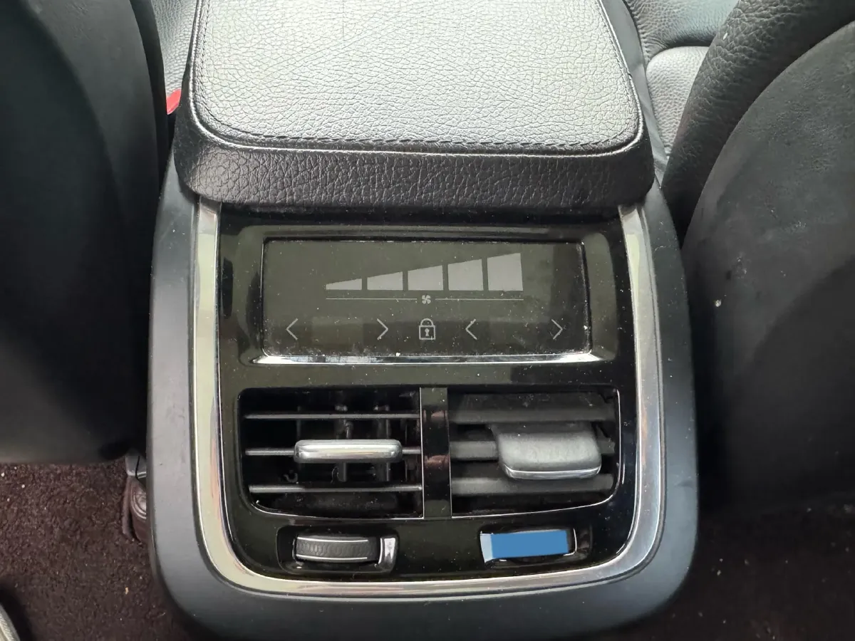 2019 Volvo XC90 2.0T 254HP L4 8AT,autocango,china used car exporter,china ev exporter,chinese used car exporter,chinese used ev exporter