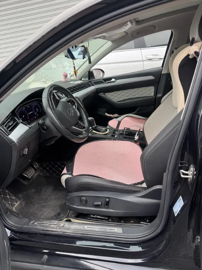 2023 Volkswagen Magotan 2.0T 186HP L4 7DCT,autocango,china used car exporter,china ev exporter,chinese used car exporter,chinese used ev exporter