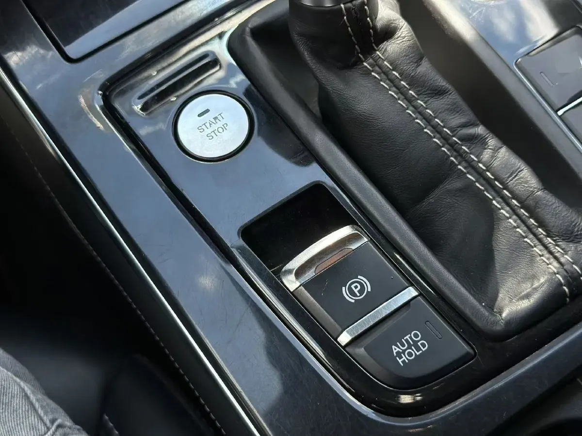 2019 HongQi H5 1.8T 180HP L4 6AT,autocango,china used car exporter,china ev exporter,chinese used car exporter,chinese used ev exporter