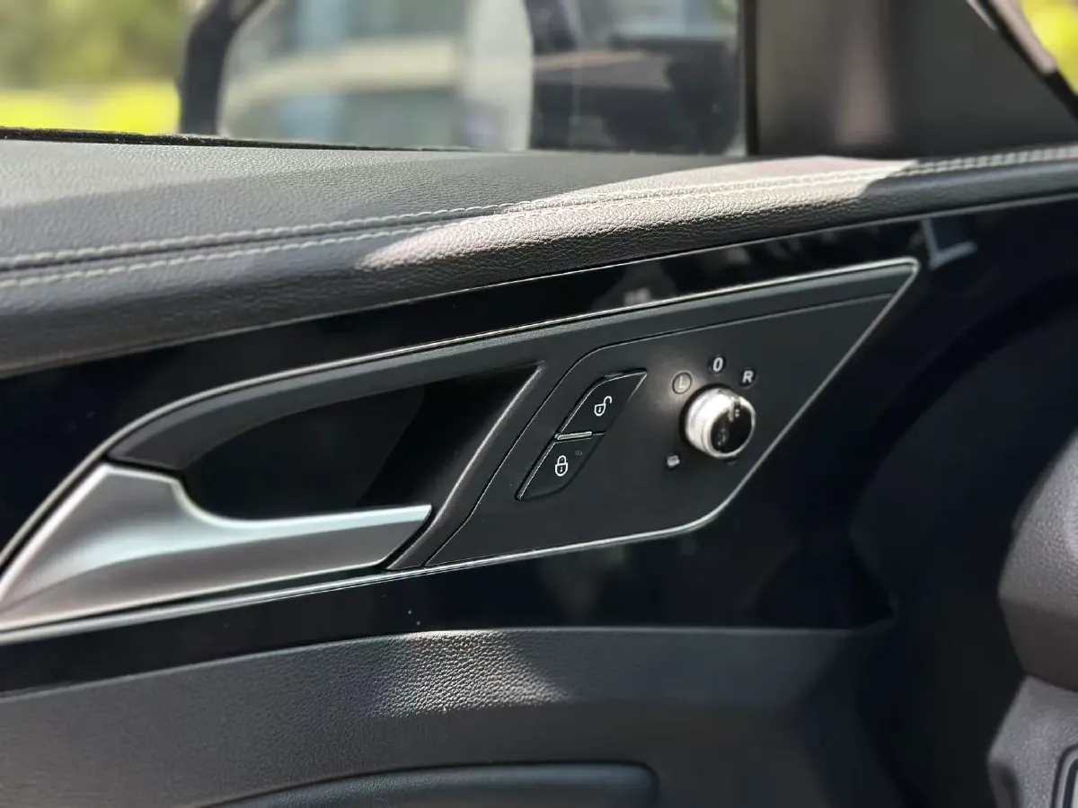 2019 HongQi H5 1.8T 180HP L4 6AT,autocango,china used car exporter,china ev exporter,chinese used car exporter,chinese used ev exporter