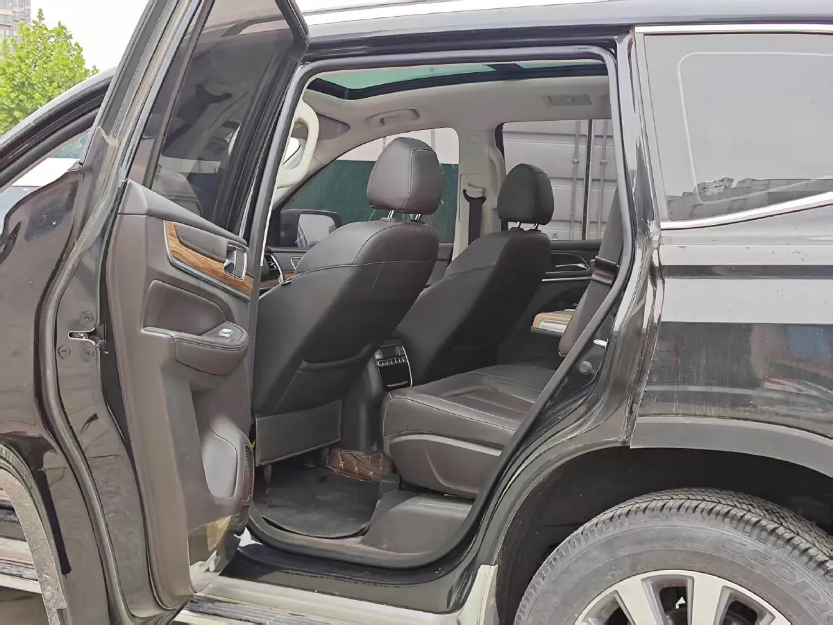 2018 Roewe RX5 2.0T 220HP L4 6DCT,autocango,china used car exporter,china ev exporter,chinese used car exporter,chinese used ev exporter