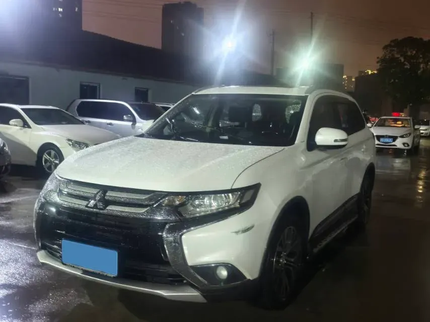 2018 Mitsubishi Outlander 2.0L 166HP L4 CVT,autocango,china used car exporter,china ev exporter,chinese used car exporter,chinese used ev exporter