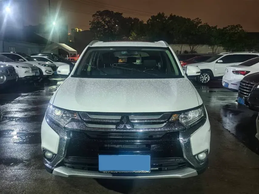2018 Mitsubishi Outlander 2.0L 166HP L4 CVT,autocango,china used car exporter,china ev exporter,chinese used car exporter,chinese used ev exporter