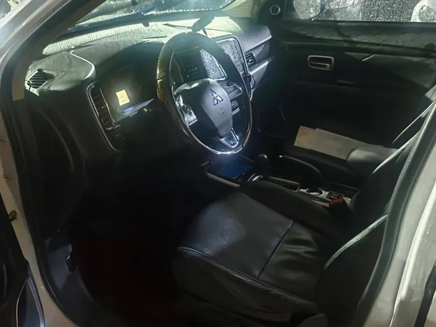 2018 Mitsubishi Outlander 2.0L 166HP L4 CVT,autocango,china used car exporter,china ev exporter,chinese used car exporter,chinese used ev exporter