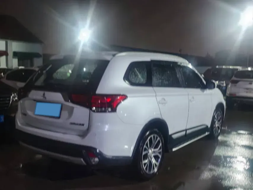 2018 Mitsubishi Outlander 2.0L 166HP L4 CVT,autocango,china used car exporter,china ev exporter,chinese used car exporter,chinese used ev exporter