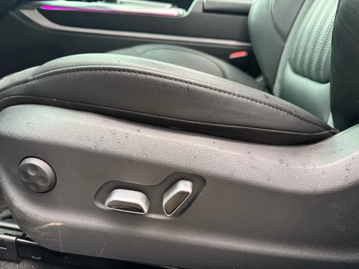 2023 HongQi HS5 2.0T 252HP L4 8AT,autocango,china used car exporter,china ev exporter,chinese used car exporter,chinese used ev exporter