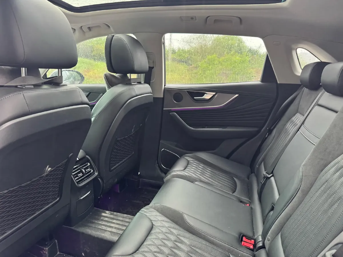 2023 HongQi HS5 2.0T 252HP L4 8AT,autocango,china used car exporter,china ev exporter,chinese used car exporter,chinese used ev exporter