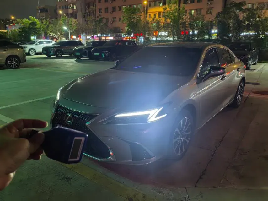 2025 Lexus ES 2.0L 173HP L4 CVT,autocango,china used car exporter,china ev exporter,chinese used car exporter,chinese used ev exporter