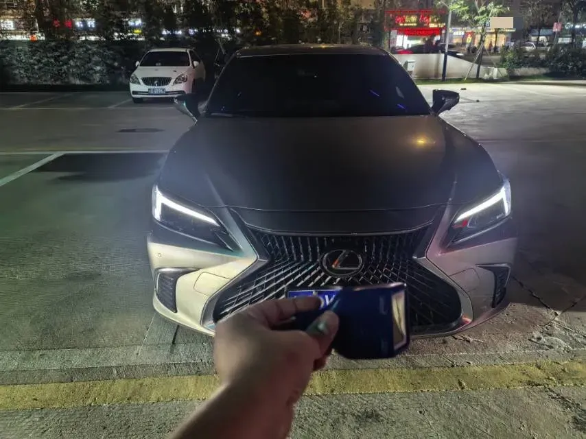 2025 Lexus ES 2.0L 173HP L4 CVT,autocango,china used car exporter,china ev exporter,chinese used car exporter,chinese used ev exporter