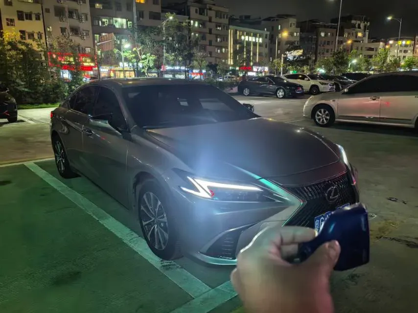 2025 Lexus ES 2.0L 173HP L4 CVT,autocango,china used car exporter,china ev exporter,chinese used car exporter,chinese used ev exporter