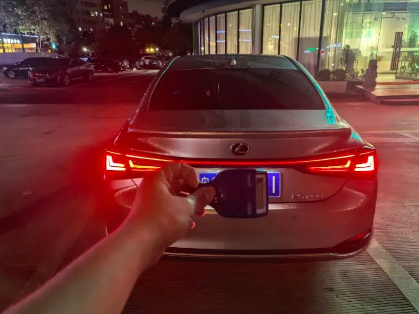 2025 Lexus ES 2.0L 173HP L4 CVT,autocango,china used car exporter,china ev exporter,chinese used car exporter,chinese used ev exporter