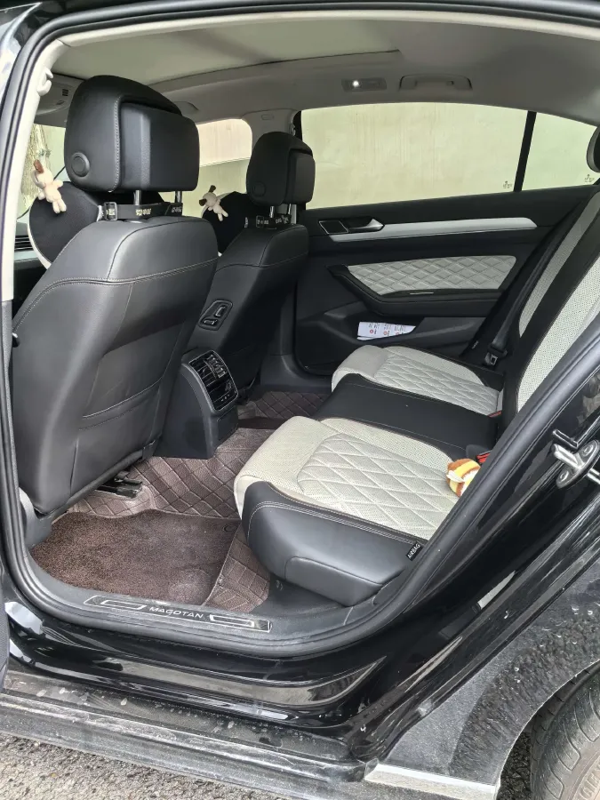 2023 Volkswagen Magotan 2.0T 186HP L4 7DCT,autocango,china used car exporter,china ev exporter,chinese used car exporter,chinese used ev exporter
