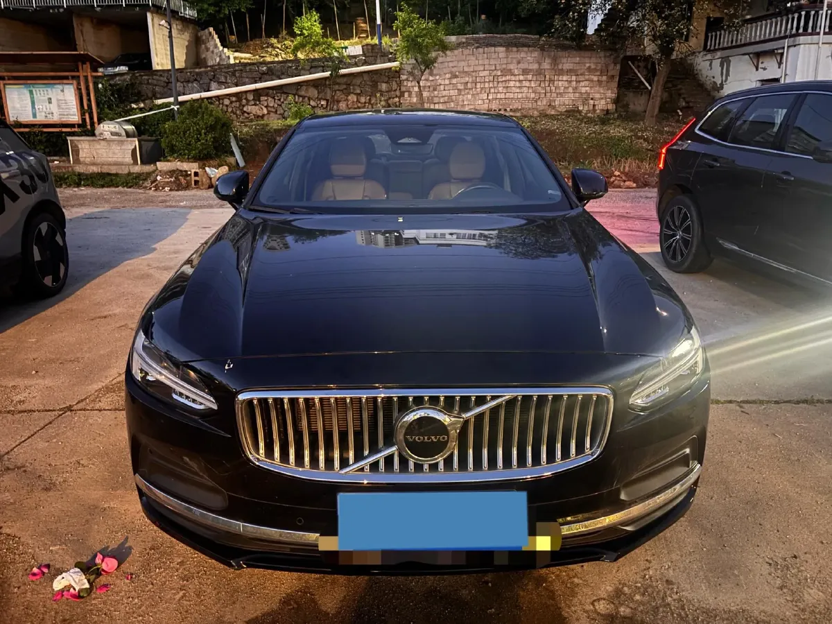 2024 Volvo S90 2.0T 250HP L4 8AT,autocango,china used car exporter,china ev exporter,chinese used car exporter,chinese used ev exporter