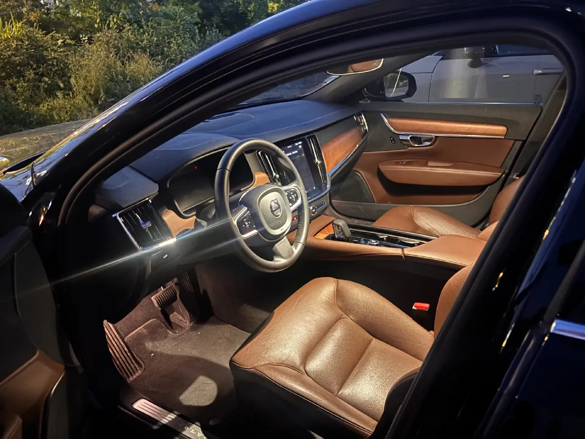 2024 Volvo S90 2.0T 250HP L4 8AT,autocango,china used car exporter,china ev exporter,chinese used car exporter,chinese used ev exporter