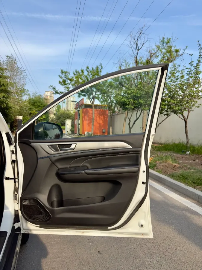 2021 Haval M6 1.5T 150HP L4 7DCT,autocango,china used car exporter,china ev exporter,chinese used car exporter,chinese used ev exporter