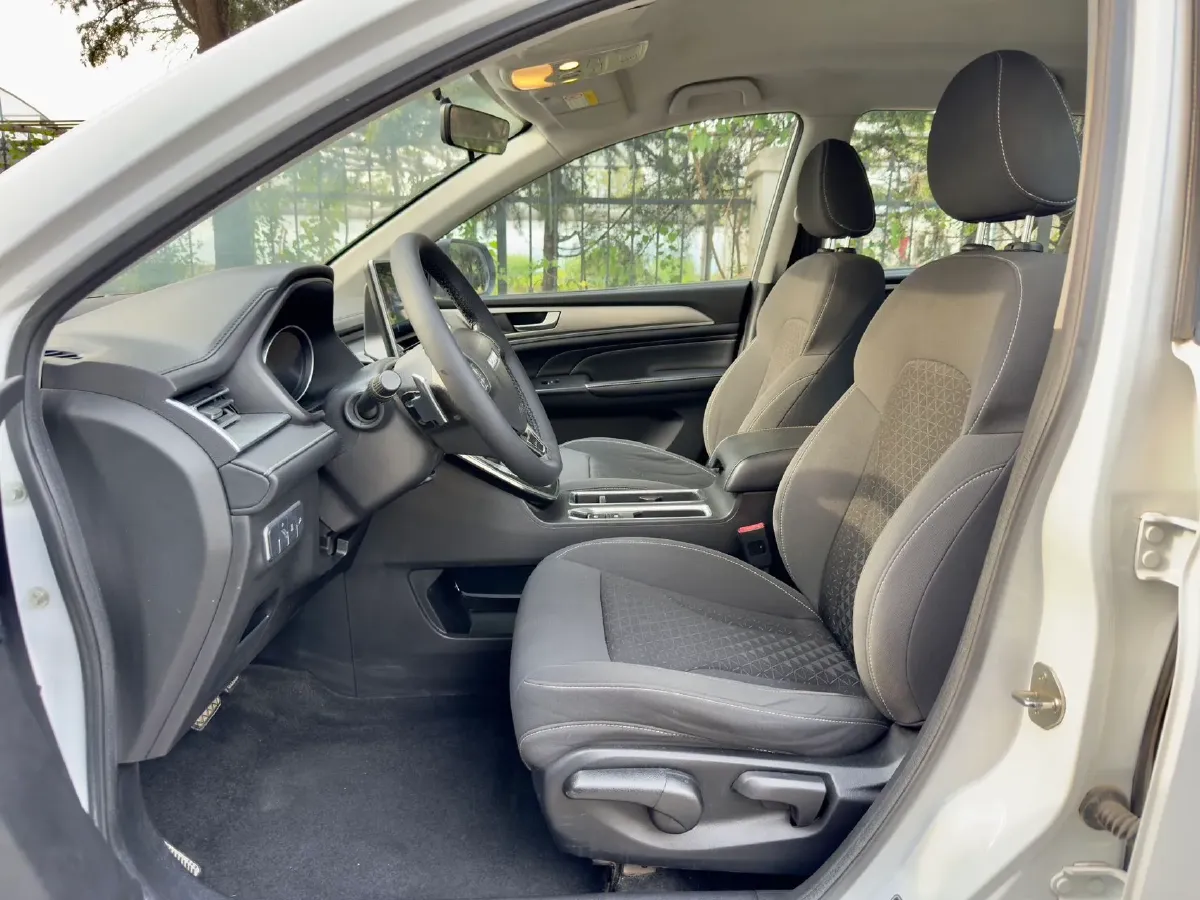 2021 Haval M6 1.5T 150HP L4 7DCT,autocango,china used car exporter,china ev exporter,chinese used car exporter,chinese used ev exporter