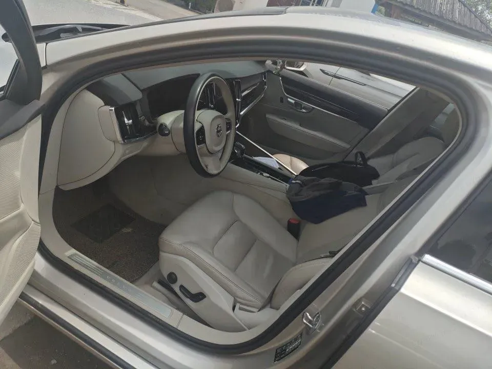 2018 Volvo S90 2.0T 254HP L4 8AT,autocango,china used car exporter,china ev exporter,chinese used car exporter,chinese used ev exporter