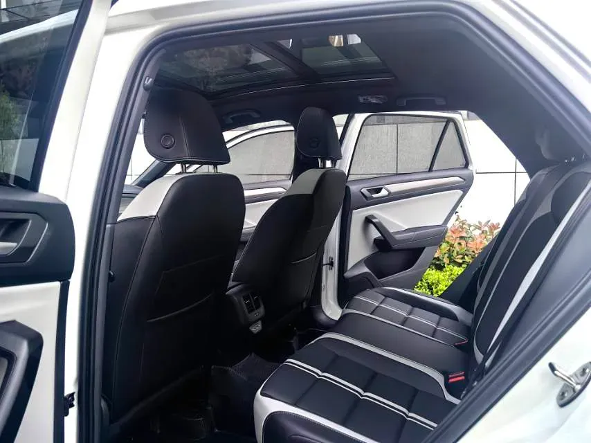 2023 Volkswagen T-Roc 1.5T 160HP L4 7DCT,autocango,china used car exporter,china ev exporter,chinese used car exporter,chinese used ev exporter