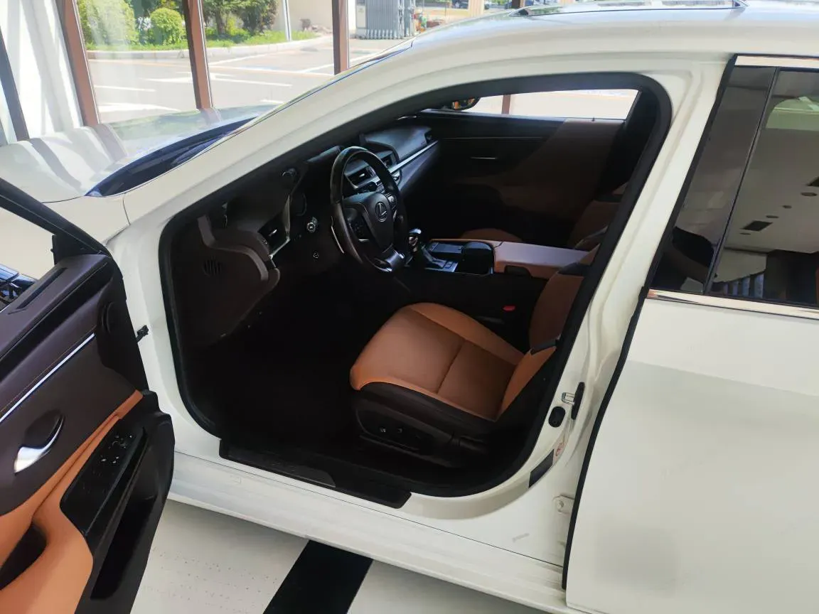 2020 Lexus ES 2.0L 173HP L4 CVT,autocango,china used car exporter,china ev exporter,chinese used car exporter,chinese used ev exporter