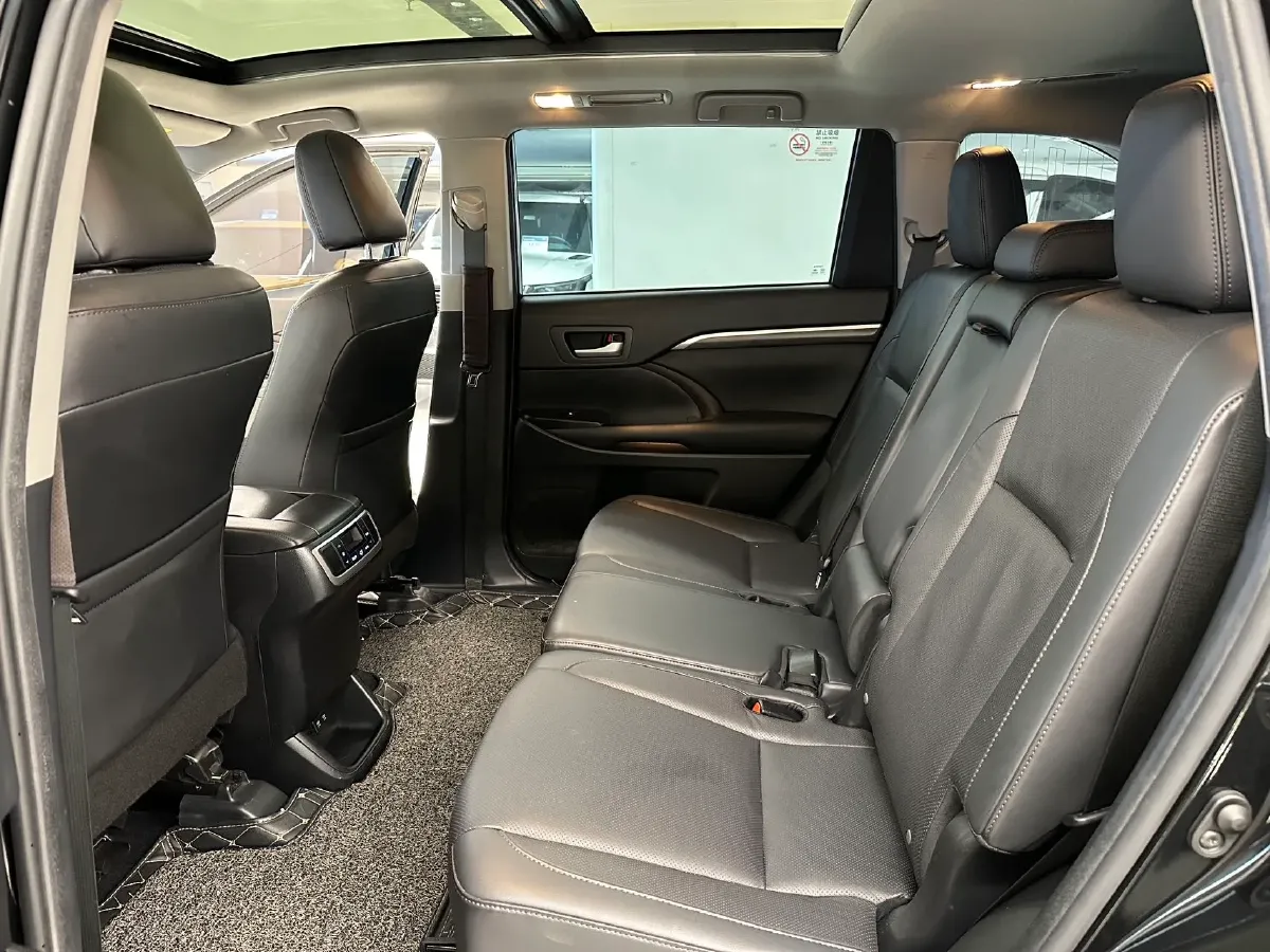 2021 Toyota Highlander 2.0T 220HP L4 6AT,autocango,china used car exporter,china ev exporter,chinese used car exporter,chinese used ev exporter