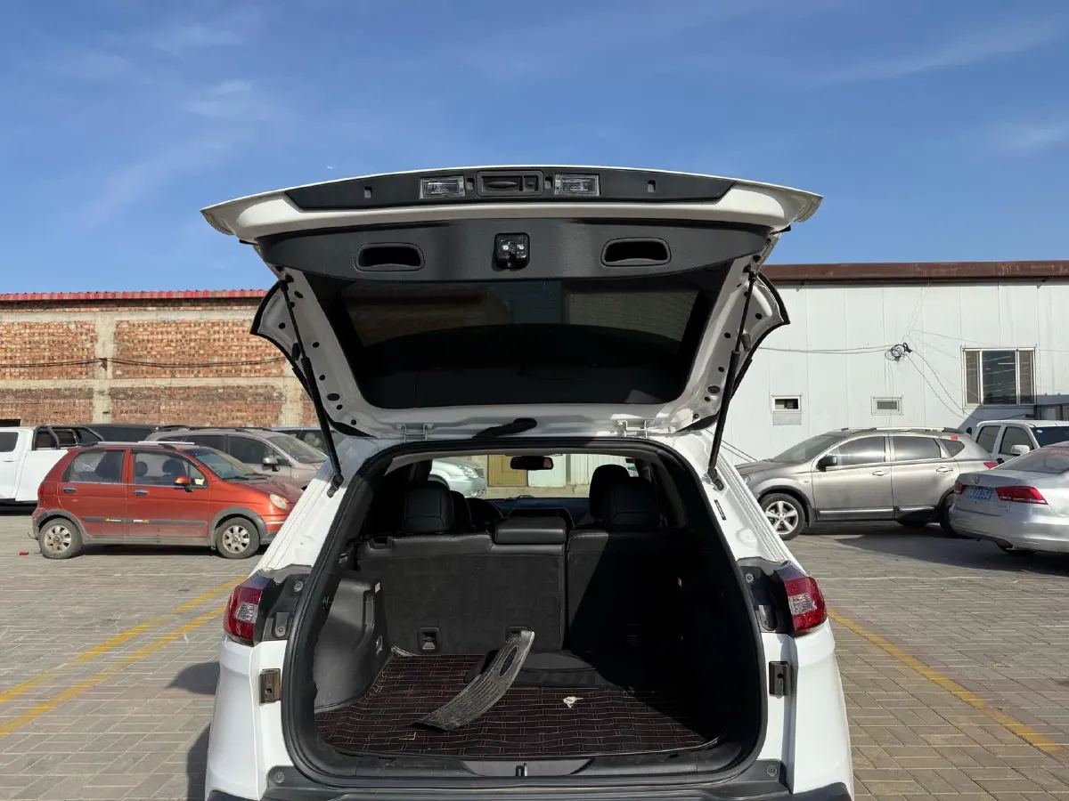 2016 Jeep Cherokee 2.4L 175HP L4 9AT,autocango,china used car exporter,china ev exporter,chinese used car exporter,chinese used ev exporter