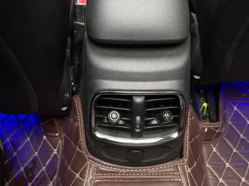 2018 Jeep Grand Commander 2.0T 234HP L4 9AT,autocango,china used car exporter,china ev exporter,chinese used car exporter,chinese used ev exporter