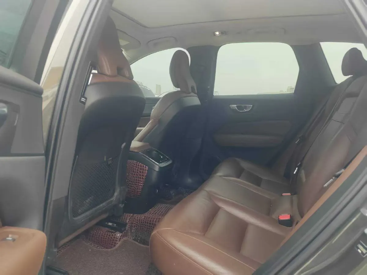 2020 Volvo XC60 2.0T 254HP L4 8AT,autocango,china used car exporter,china ev exporter,chinese used car exporter,chinese used ev exporter