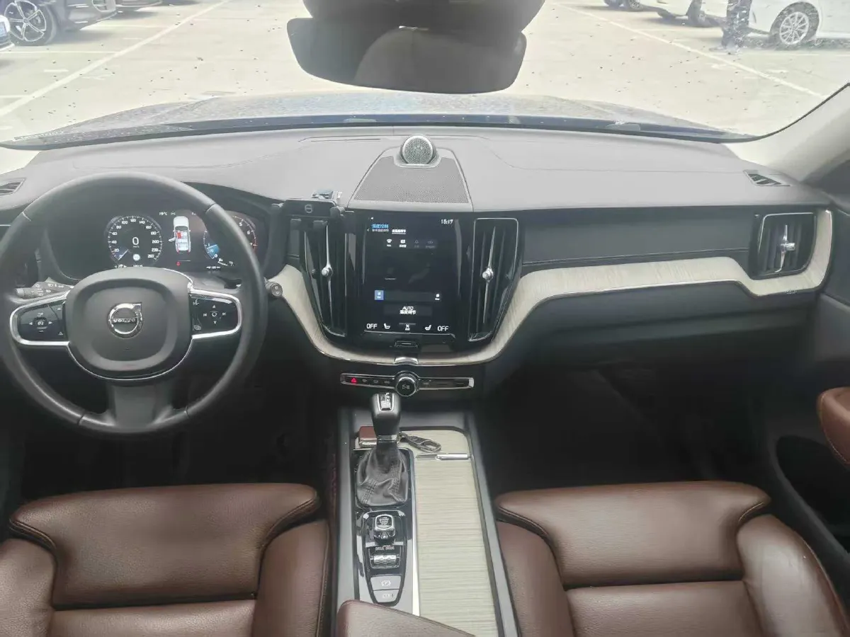 2020 Volvo XC60 2.0T 254HP L4 8AT,autocango,china used car exporter,china ev exporter,chinese used car exporter,chinese used ev exporter