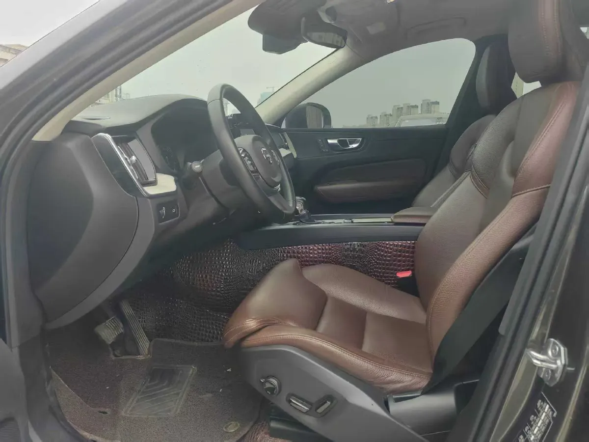 2020 Volvo XC60 2.0T 254HP L4 8AT,autocango,china used car exporter,china ev exporter,chinese used car exporter,chinese used ev exporter