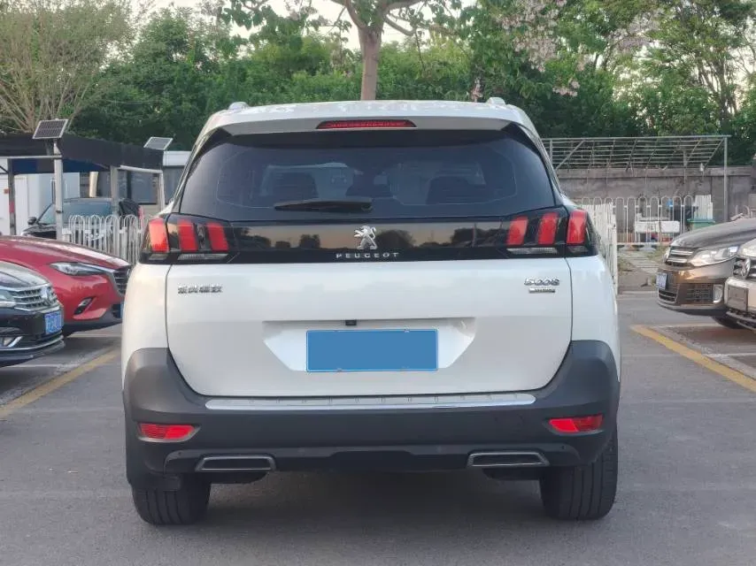 2017 Peugeot 5008 1.8T 204HP L4 6AT,autocango,china used car exporter,china ev exporter,chinese used car exporter,chinese used ev exporter
