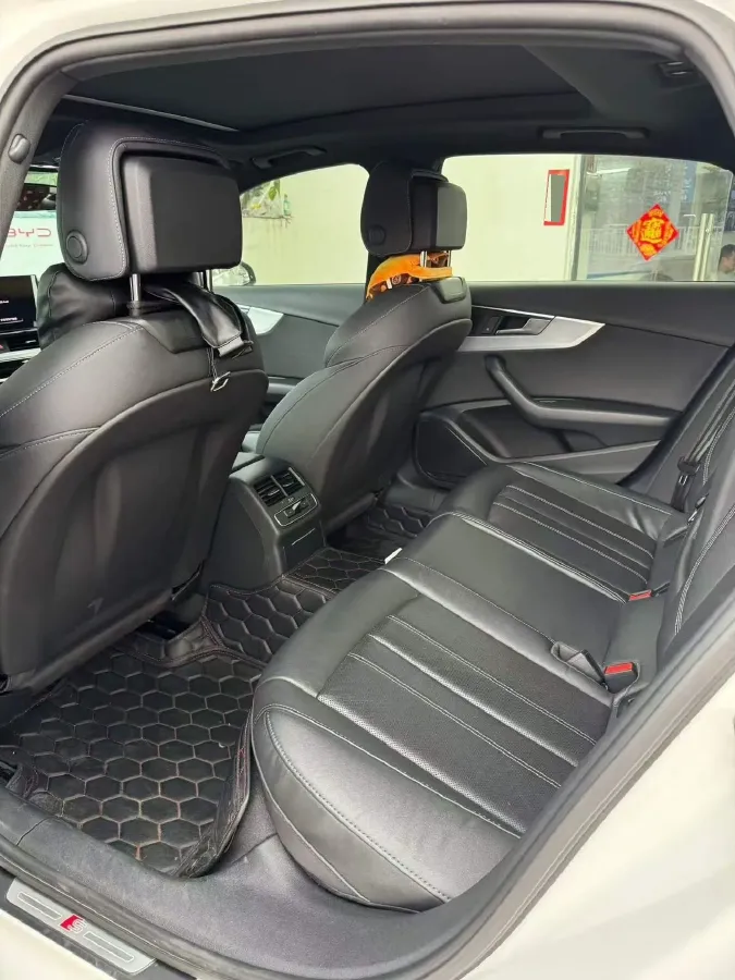 2022 Audi A4L 2.0T 190HP L4 7DCT,autocango,china used car exporter,china ev exporter,chinese used car exporter,chinese used ev exporter